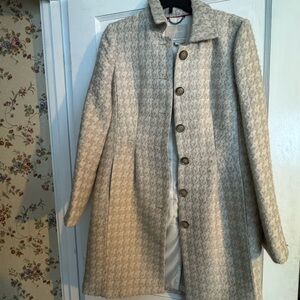 Banana Republic Cream Houndstooth Trench Coat